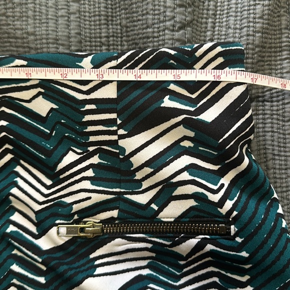 Worthington || Tropical Zipper Pull Pencil Skirt - Picture 4 of 8